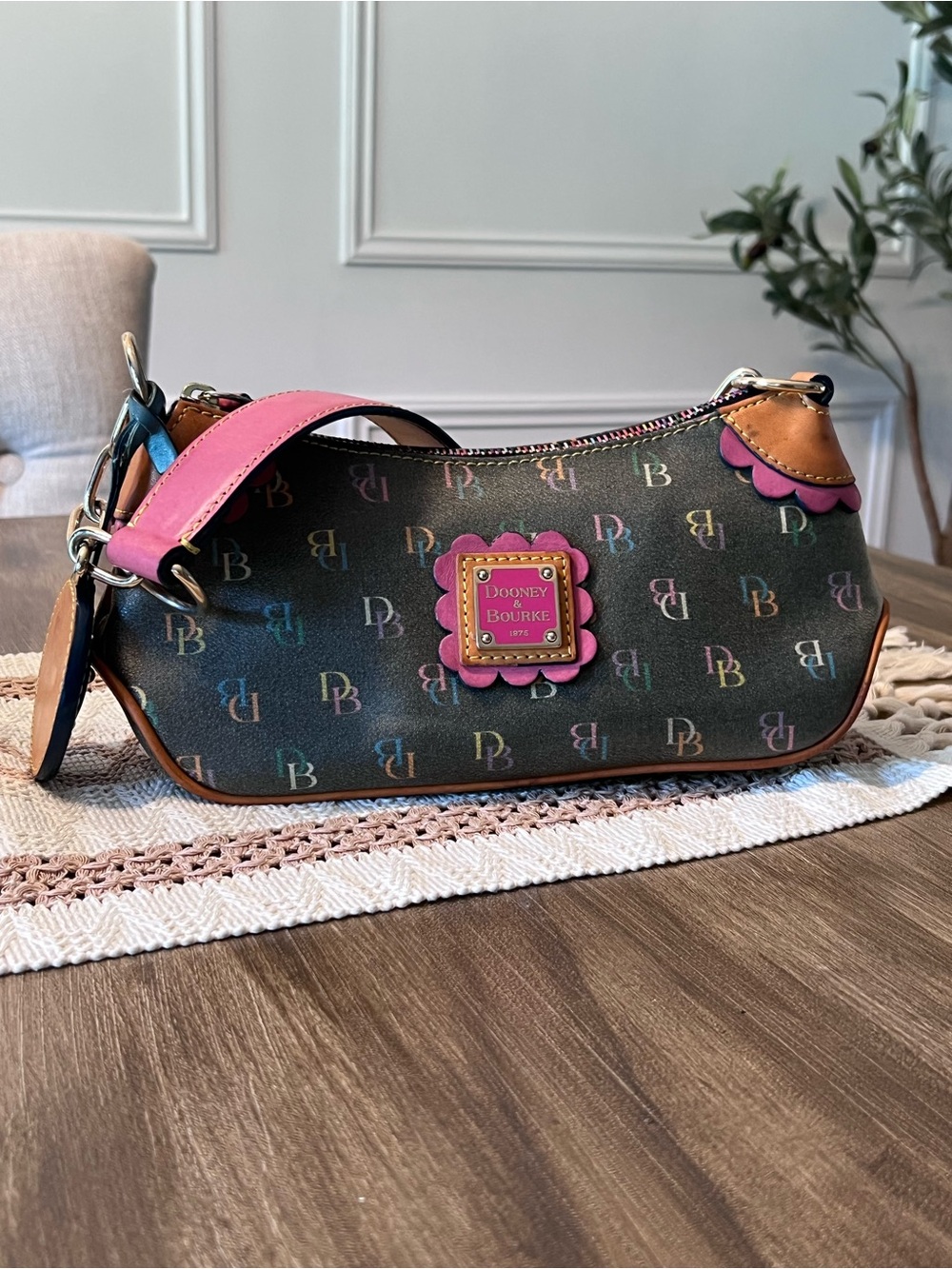 Y2K Dooney and Bourke Handbag/Shoulder Bag - Picture 6 of 9